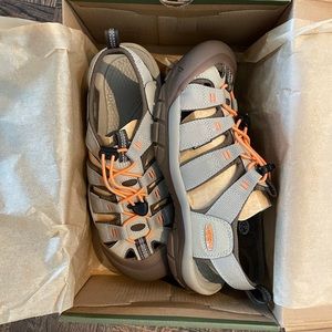 New with Tags Women’s Keen Newport H2 Sandals, Size 9.5
